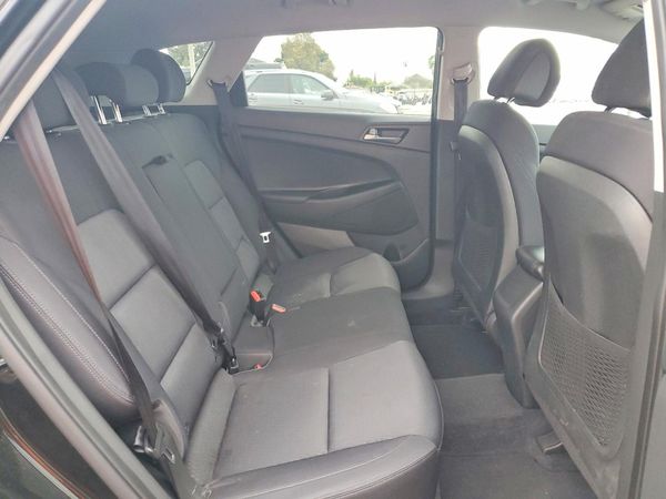 2017 HYUNDAI TUCSON SE (no options)