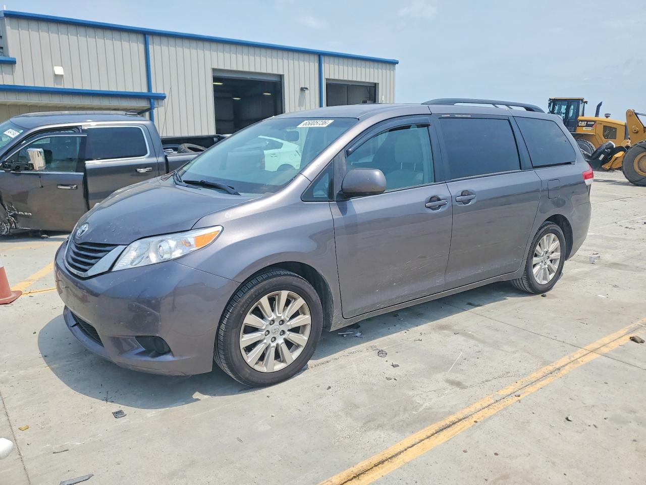 2014 TOYOTA SIENNA