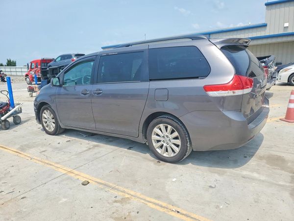 2014 TOYOTA SIENNA
