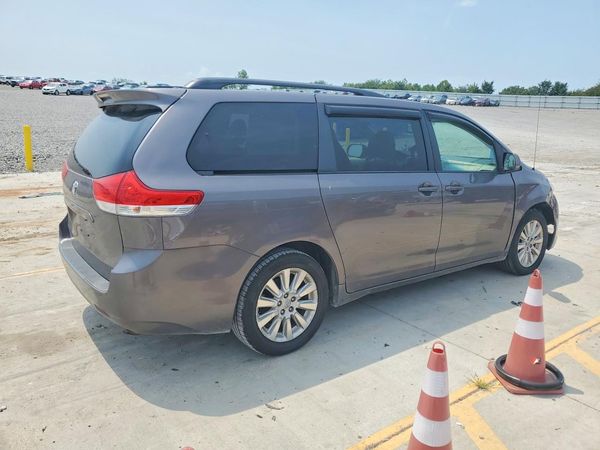 2014 TOYOTA SIENNA
