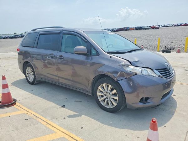 2014 TOYOTA SIENNA