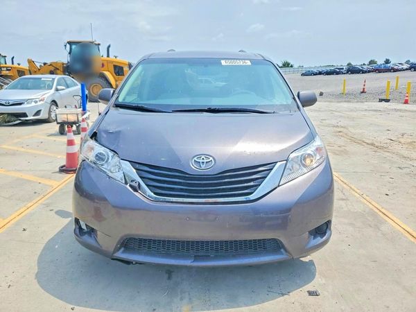 2014 TOYOTA SIENNA