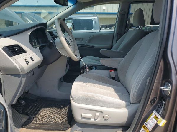 2014 TOYOTA SIENNA