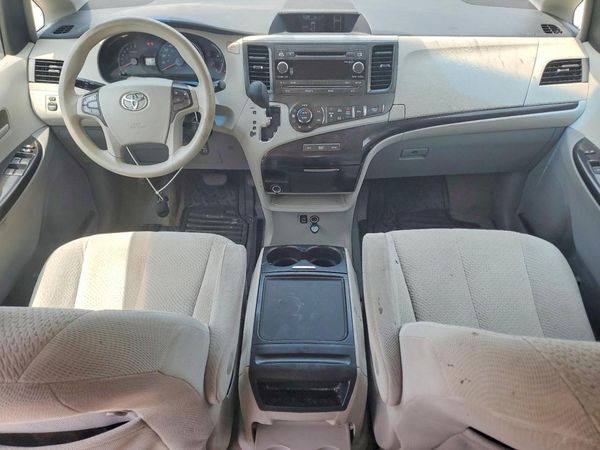 2014 TOYOTA SIENNA