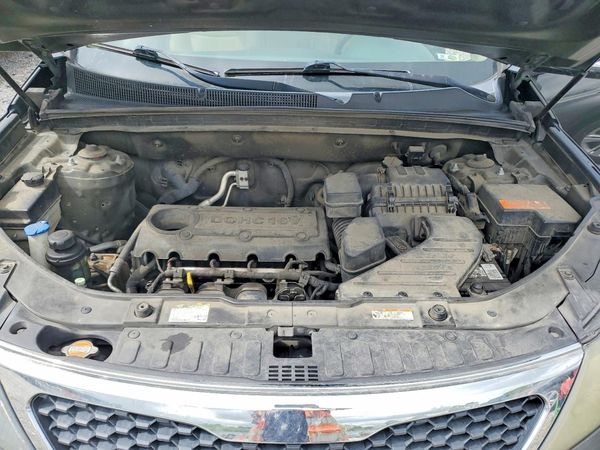 2012 KIA SORENTO GL(Middle-low grade) — Engine bay