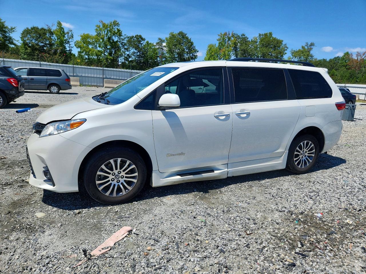 2018 TOYOTA SIENNA