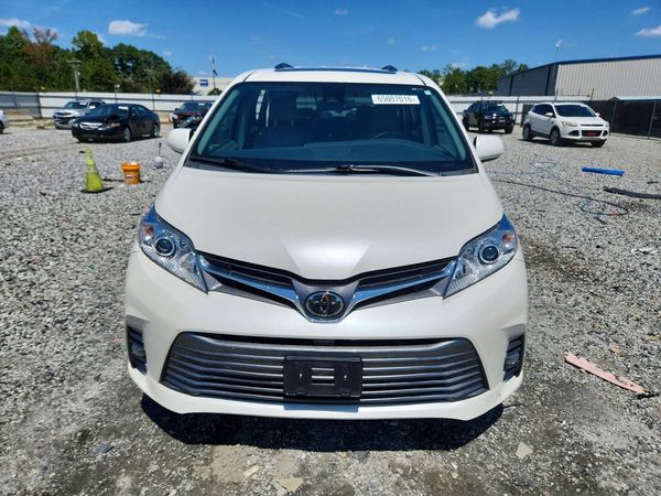 2018 TOYOTA SIENNA