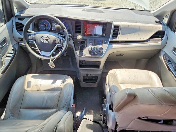 2018 TOYOTA SIENNA
