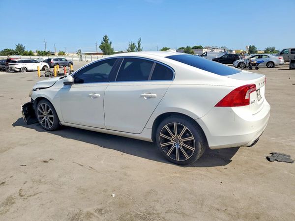 2015 VOLVO S60