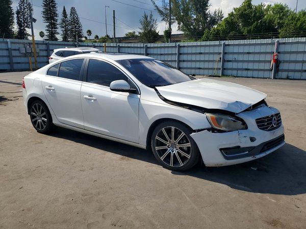 2015 VOLVO S60
