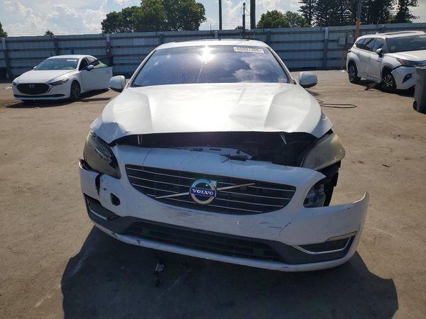 2015 VOLVO S60