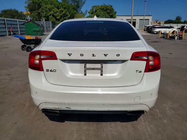 2015 VOLVO S60