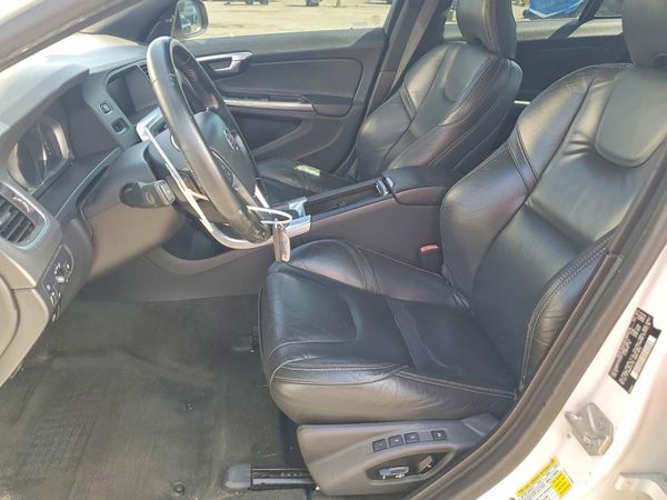2015 VOLVO S60