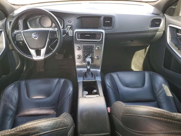 2015 VOLVO S60