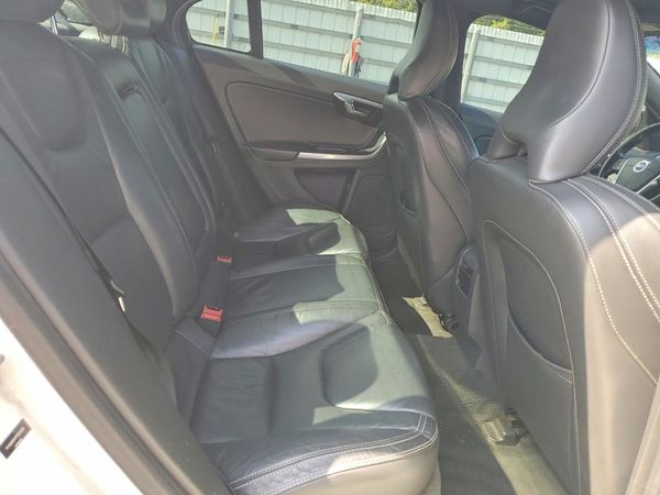 2015 VOLVO S60