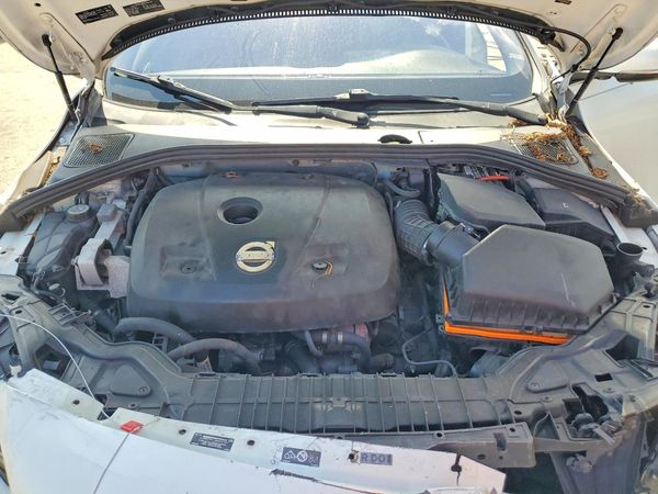 2015 VOLVO S60