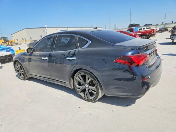2016 INFINITI Q70