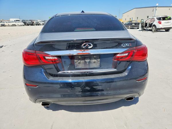 2016 INFINITI Q70