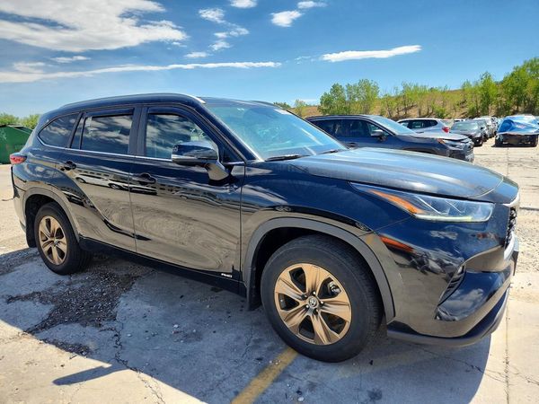 2023 TOYOTA HIGHLANDER