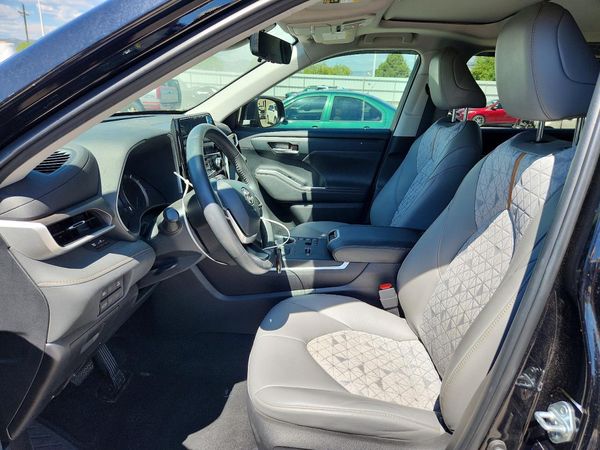 2023 TOYOTA HIGHLANDER