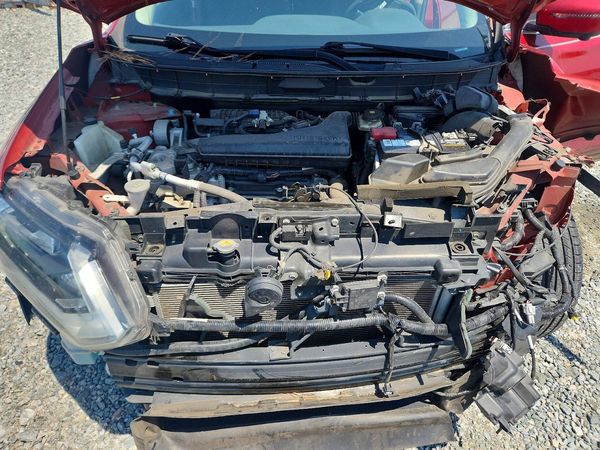 2019 NISSAN ROGUE — Engine bay