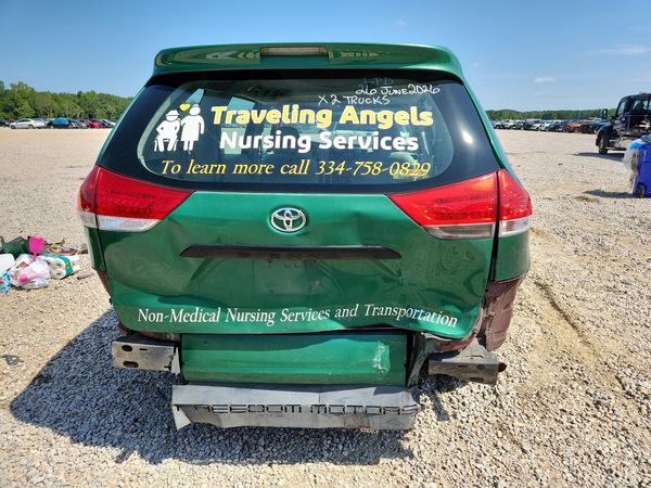 2013 TOYOTA SIENNA