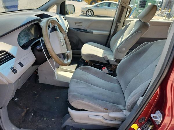 2013 TOYOTA SIENNA