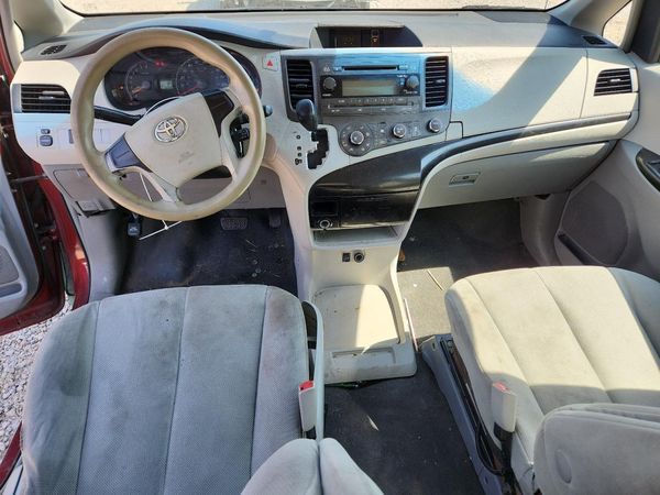 2013 TOYOTA SIENNA