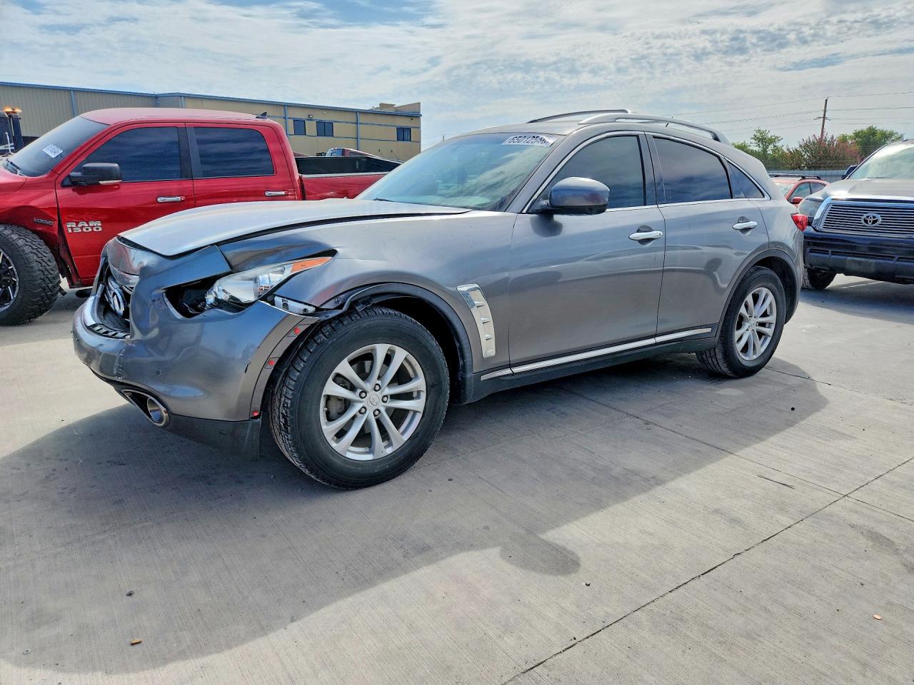 2012 INFINITI FX35 BASE — Front 3/4