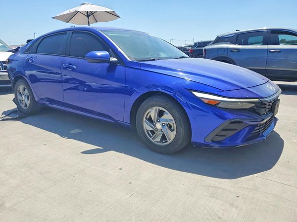 2024 HYUNDAI ELANTRA SE
