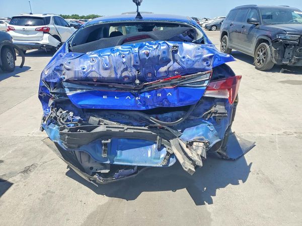 2024 HYUNDAI ELANTRA SE