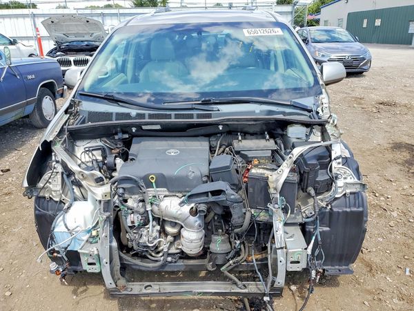 2015 TOYOTA SIENNA — DIRF