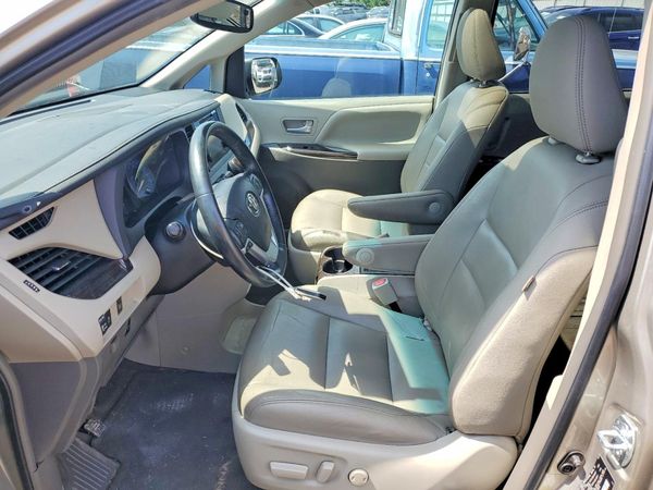 2015 TOYOTA SIENNA — DENT