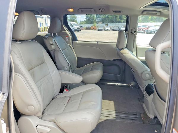 2015 TOYOTA SIENNA — PSRS