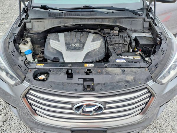 2017 HYUNDAI SANTA FE GLS — Engine bay