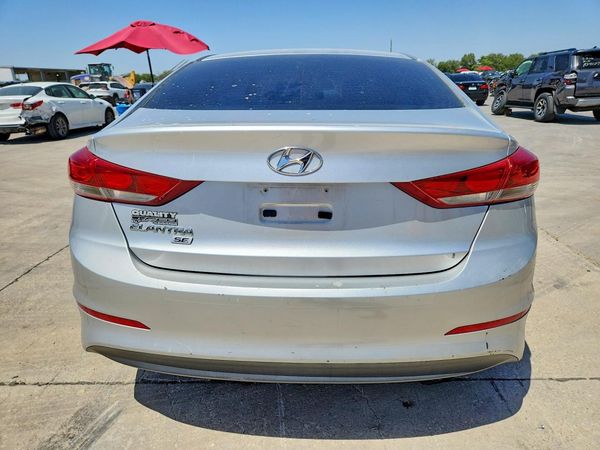 2018 HYUNDAI ELANTRA SE