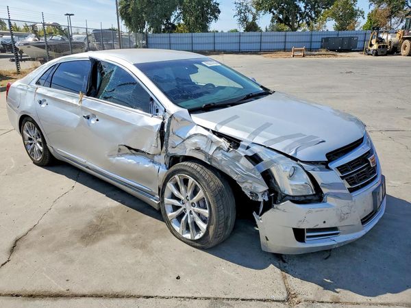 2016 CADILLAC XTS Luxury — Passenger 3/4