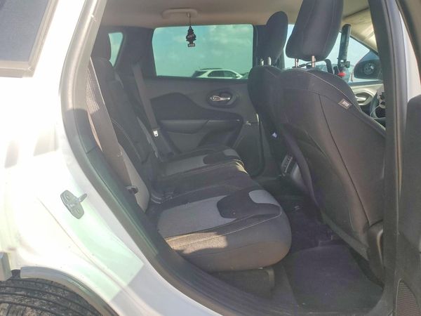 2015 JEEP CHEROKEE Sport