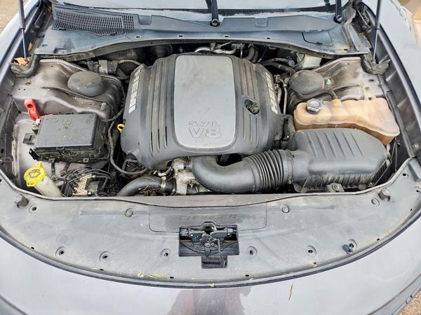 2017 DODGE CHARGER R/T — Engine bay