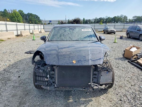 2021 PORSCHE CAYENNE
