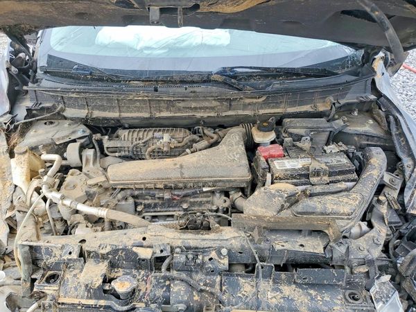 2019 NISSAN ROGUE — Engine bay