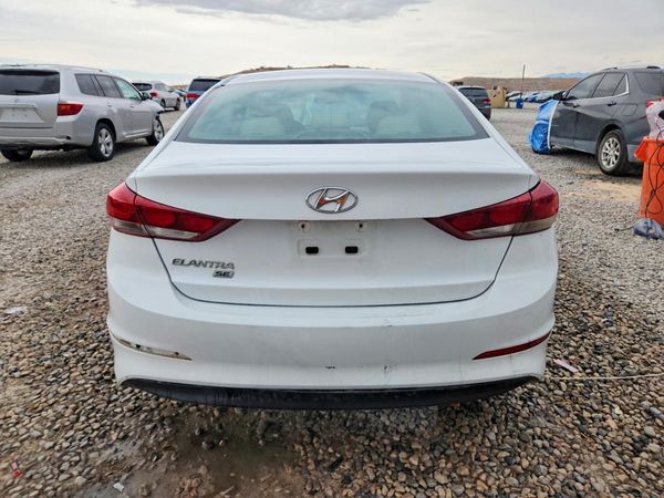 2018 HYUNDAI ELANTRA SE