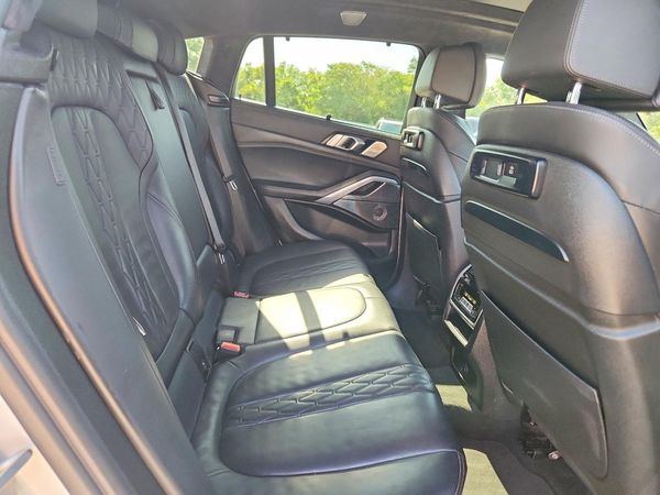 2021 BMW X6 M50i
