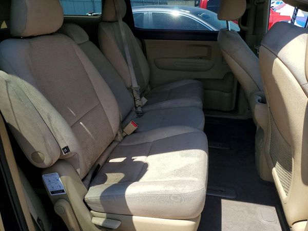 2018 KIA SEDONA LX