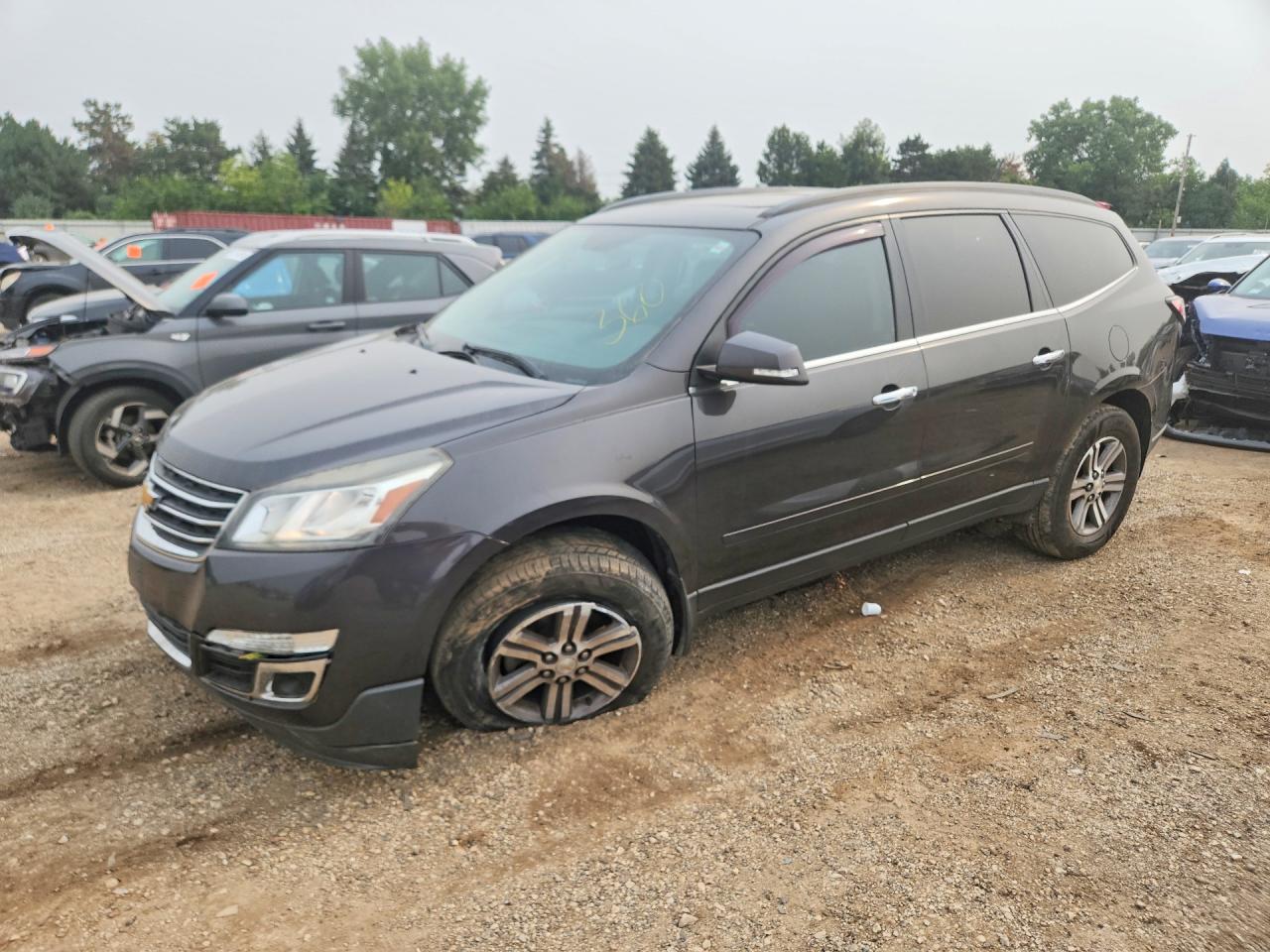 2017 CHEVROLET TRAVERSE 2LT — Front 3/4
