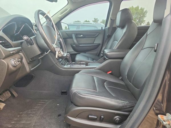 2017 CHEVROLET TRAVERSE 2LT — DENT