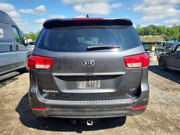 2017 KIA SEDONA LX