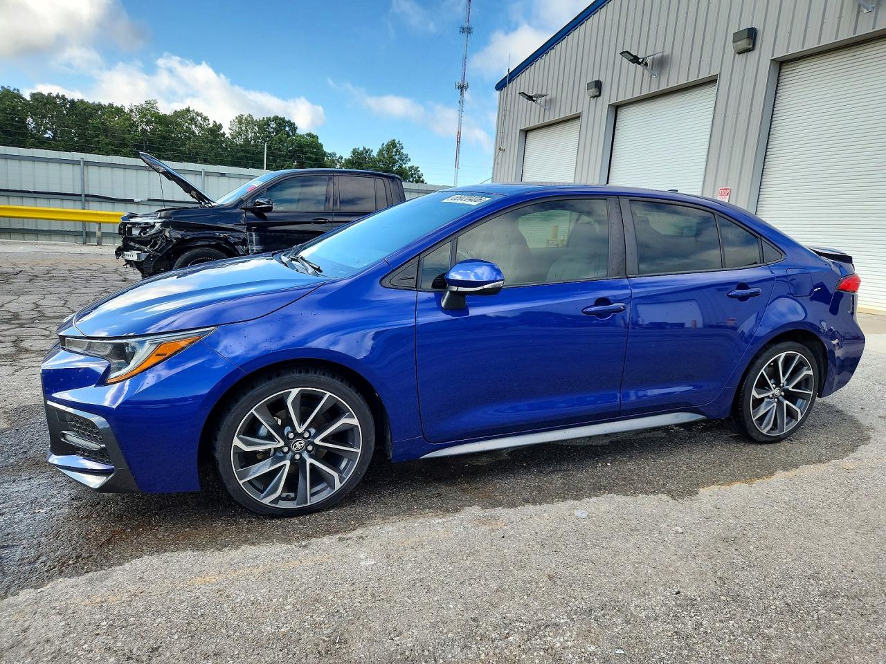 2020 TOYOTA COROLLA SE, CVT — Front 3/4