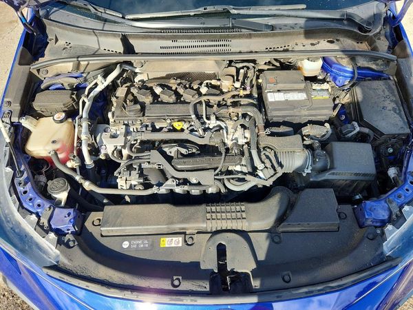 2020 TOYOTA COROLLA SE, CVT — Engine bay