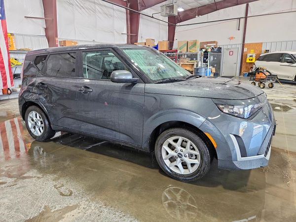 2023 KIA SOUL LX, S